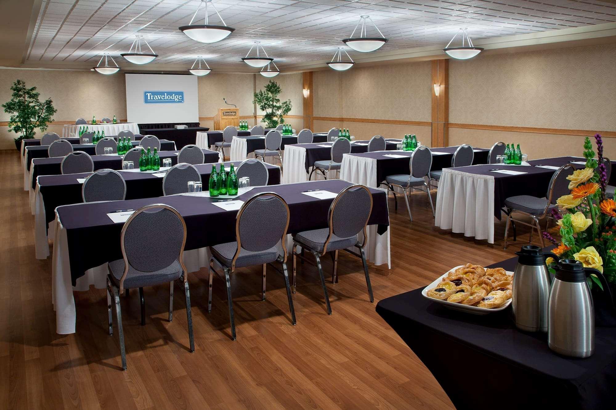 Travelodge Hotel By Wyndham Saskatoon Extérieur photo