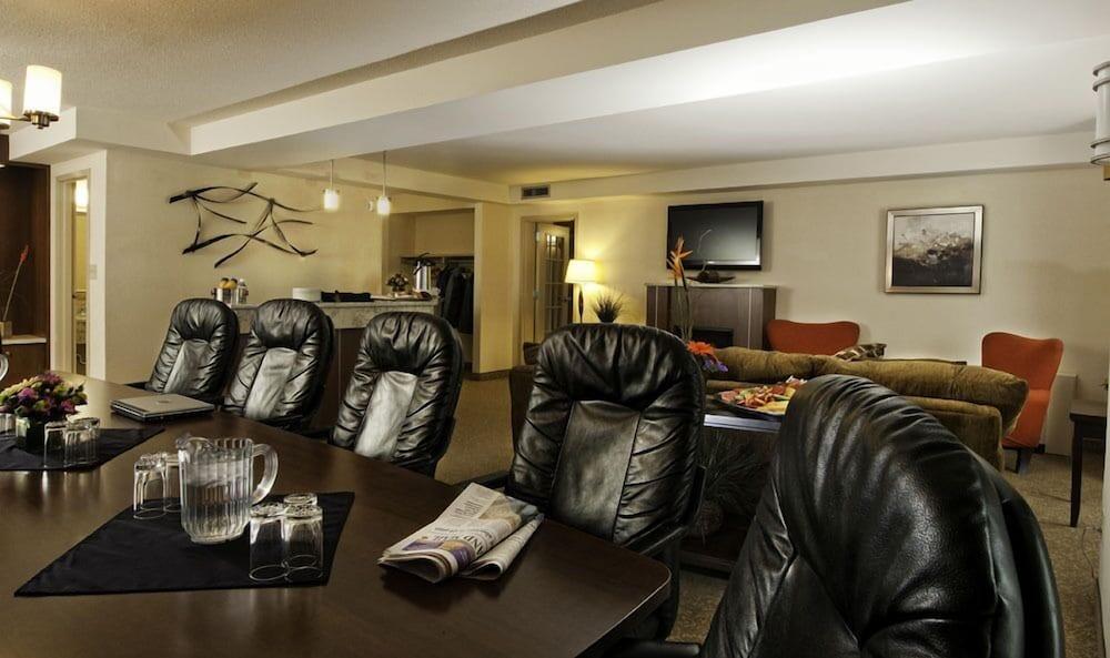 Travelodge Hotel By Wyndham Saskatoon Extérieur photo