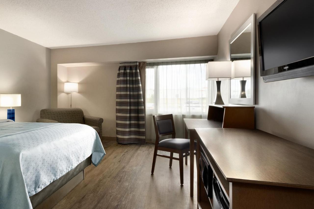 Travelodge Hotel By Wyndham Saskatoon Extérieur photo