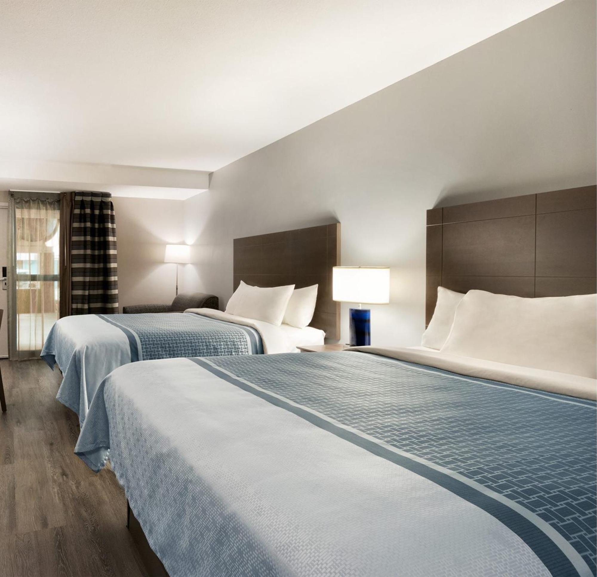 Travelodge Hotel By Wyndham Saskatoon Extérieur photo