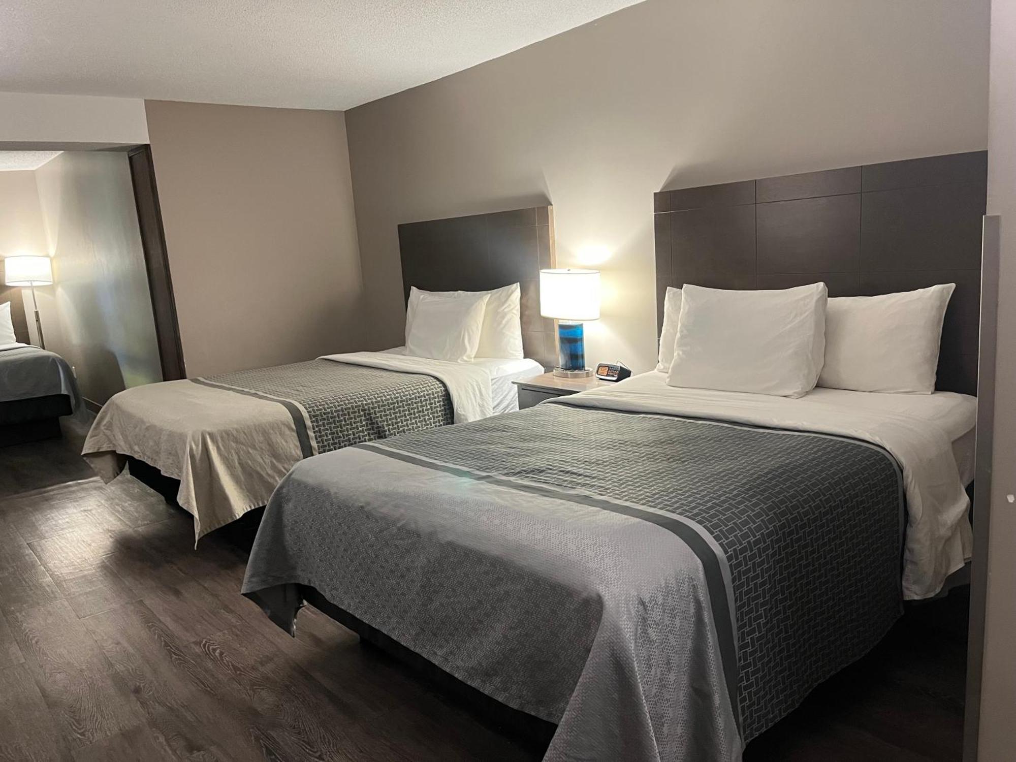 Travelodge Hotel By Wyndham Saskatoon Extérieur photo