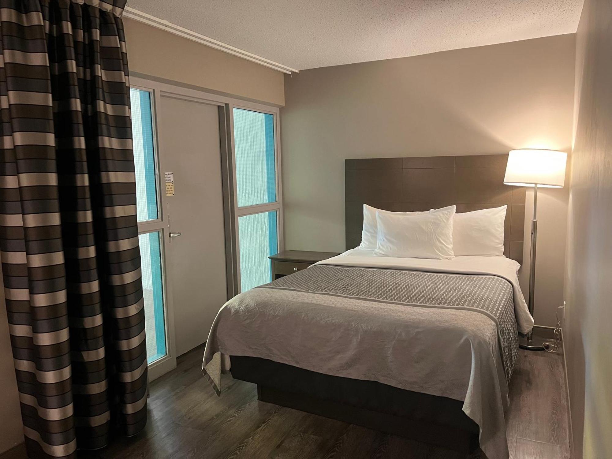 Travelodge Hotel By Wyndham Saskatoon Extérieur photo