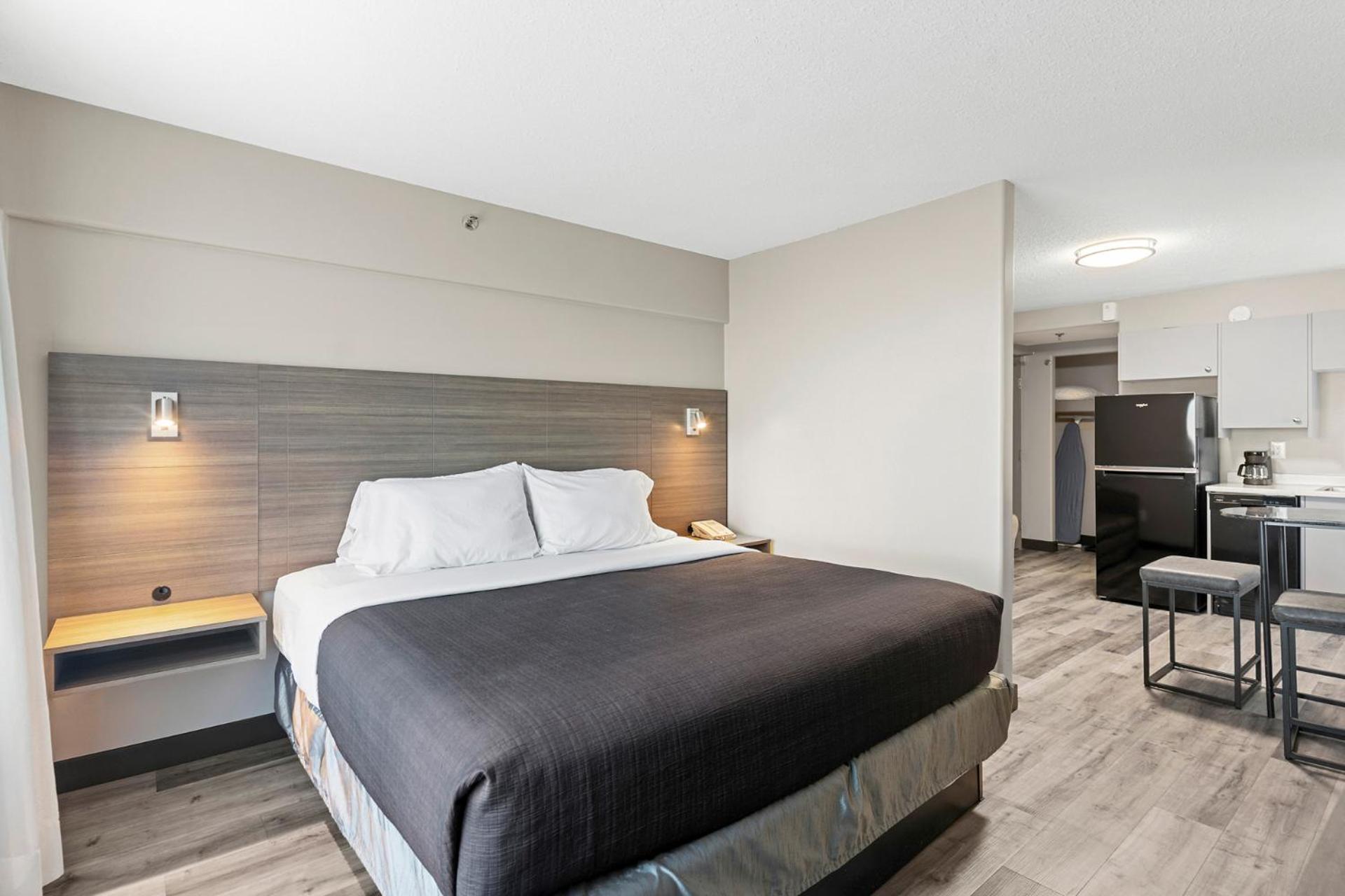 Travelodge Hotel By Wyndham Saskatoon Extérieur photo